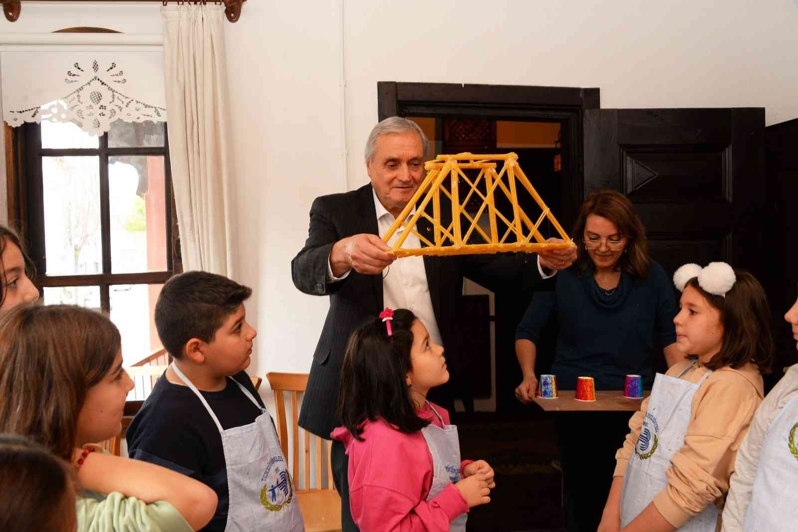 Başkan Bakkalcıoğlu “Geleceğe Köprü İnşa Ediyoruz”  adlı STEM Atölyesine konuk oldu