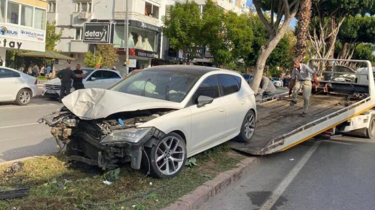 Ağaca çarpan lüks otomobil hurdaya döndü