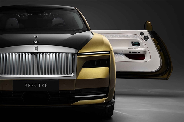 Rolls-Royce markanın yeni çağını başlattı: Spectre