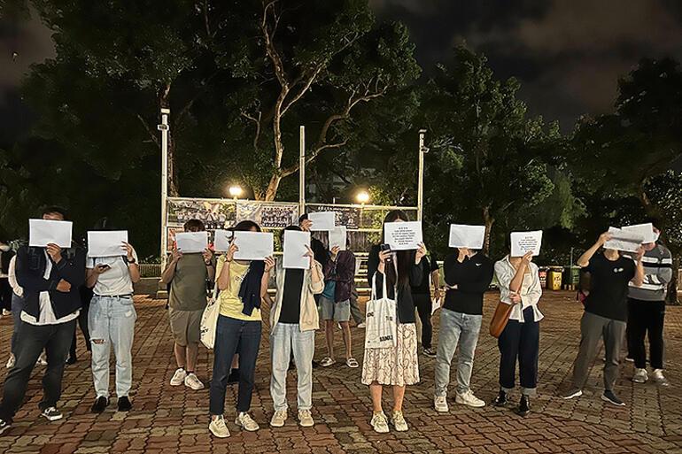 Çin'de Covid protestoları: Boş bir kağıt parçası neden eylemlerin sembolü haline geldi?