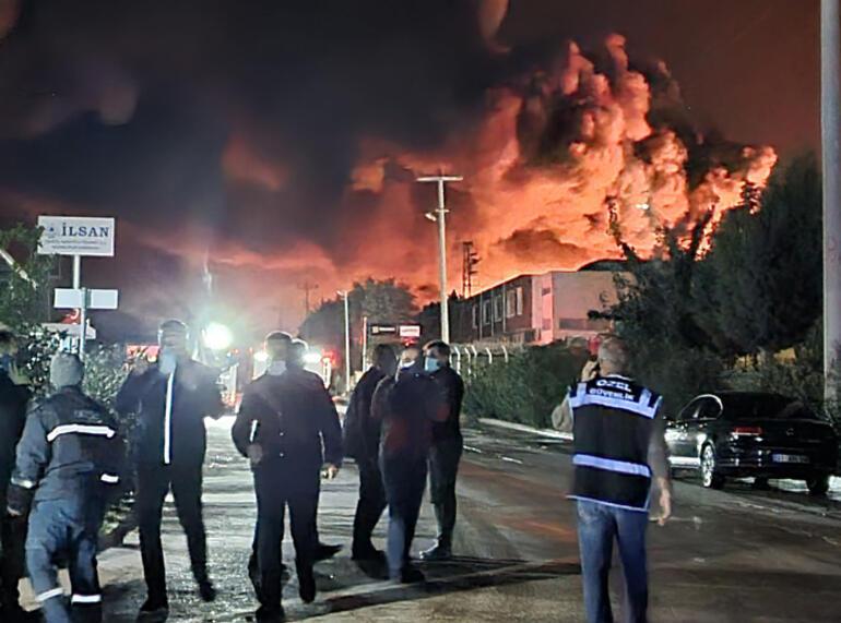Adana'da kimya fabrikasında yangın! Bölgeye geçişler kapatıldı
