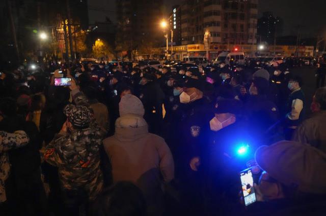 Çin'de Kovid-19 tedbirlerinin yeniden getirilmesinin ardından ülke genelinde protestolar başladı