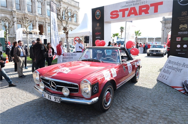 Klasik otomobil tutkunları Mercedes-Benz Cumhuriyet Rallisi'nde buluştu