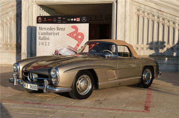 Klasik otomobil tutkunları Mercedes-Benz Cumhuriyet Rallisi'nde buluştu