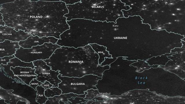 Rusya'nın füze saldırıları sonrasında Ukrayna uzaydan görüntülendi! Ülke karanlığa gömüldü