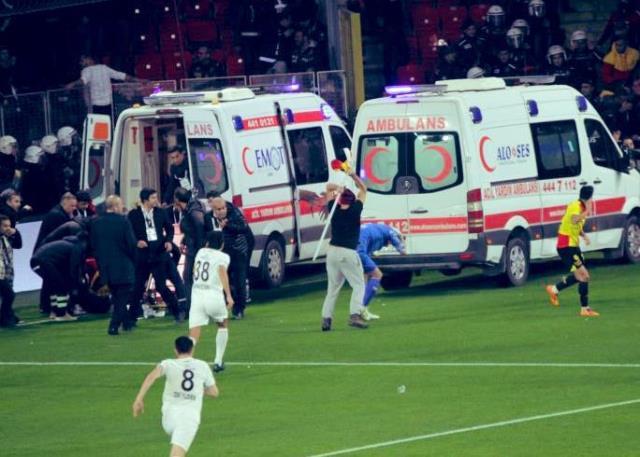 İzmir derbisindeki gerilimin perde arkası! Sis ve işaret fişeğini özel ambulans şoförleri tuvalete bırakmış