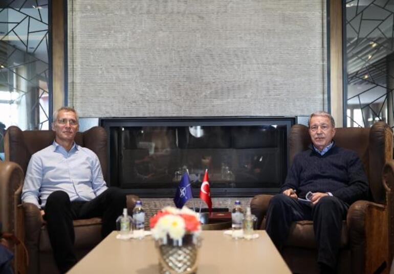 NATO Genel Sekreteri Stoltenberg ile Bakan Akar, Şehitler Abidesi'ni ziyaret etti