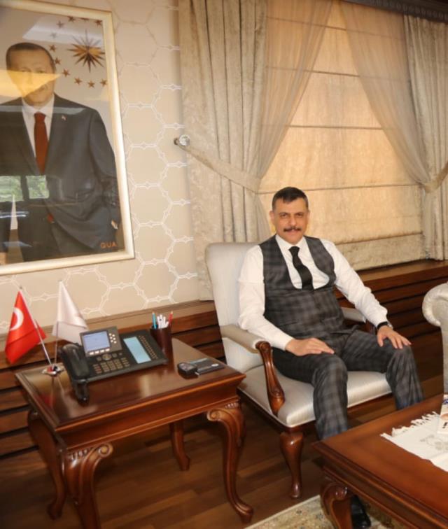 Cumhurbaşkanı Erdoğan'ın fotoğrafını makamından kaldırdığı söylenen Vali Çiftçi'den açıklama geldi