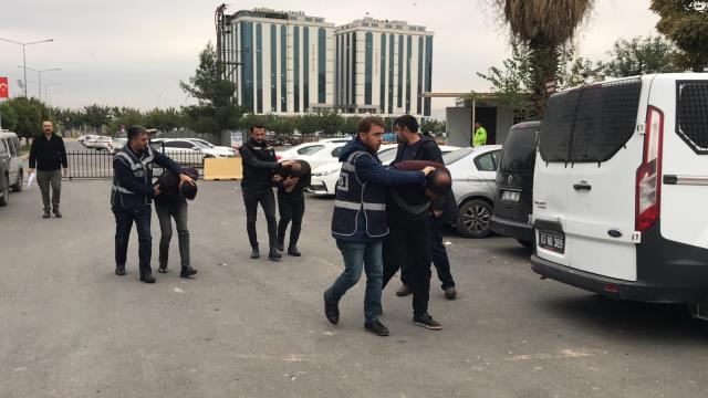 Şanlıurfa'da iki polisi yaralayan uyuşturucu satıcıları Suriye'ye kaçmak isterken yakalandı