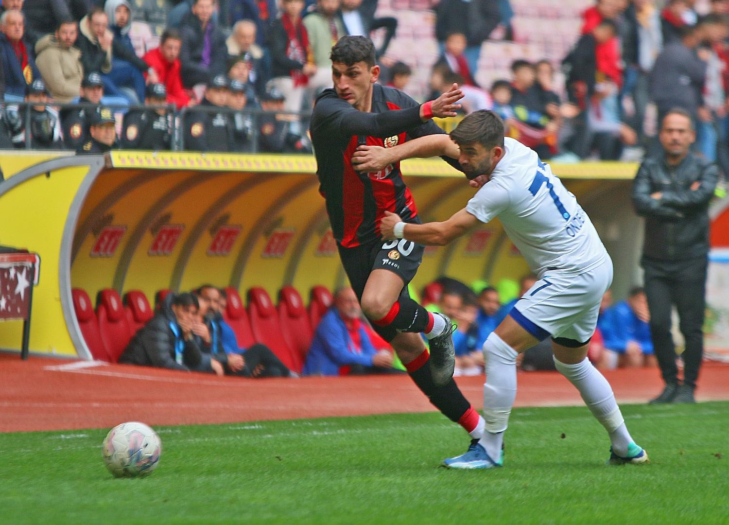 TFF 3. Lig: Eskişehirspor: 3 - Belediye Kütahyaspor: 4