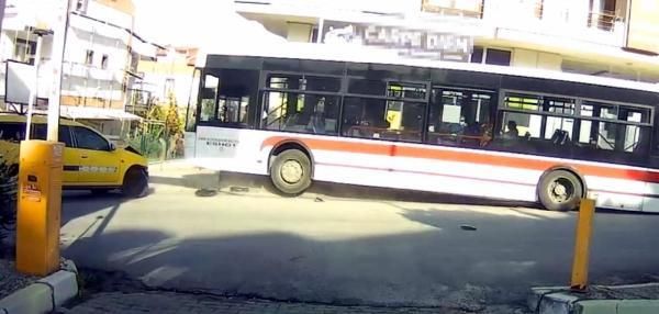 Arızalanan otobüs hareket edince motor kaputuna tutunup sürüklenen şoförün başına gelenler korkuttu