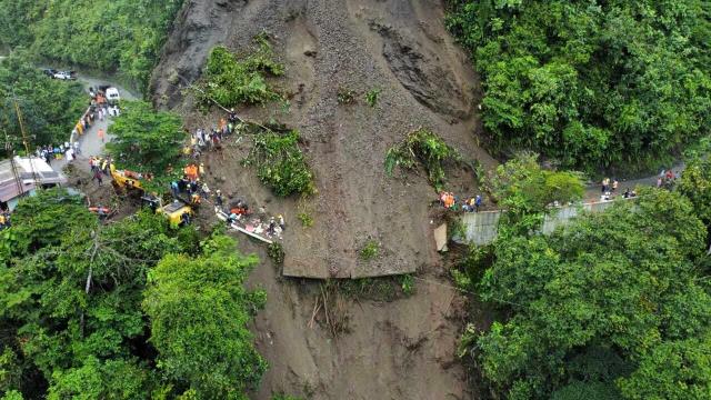 Kolombiya felaketi yaşadı! Toprak kaymasında 3 kişi öldü, 20 kişi hala yer altında