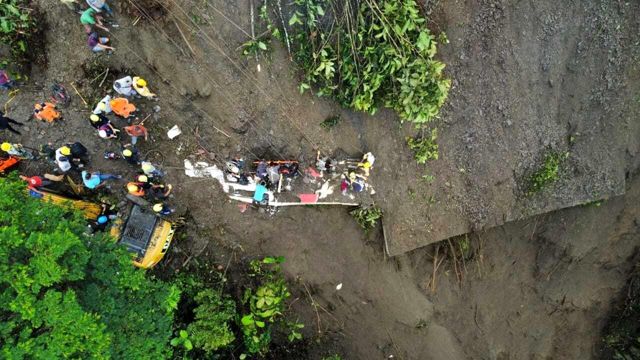 Kolombiya felaketi yaşadı! Toprak kaymasında 3 kişi öldü, 20 kişi hala yer altında