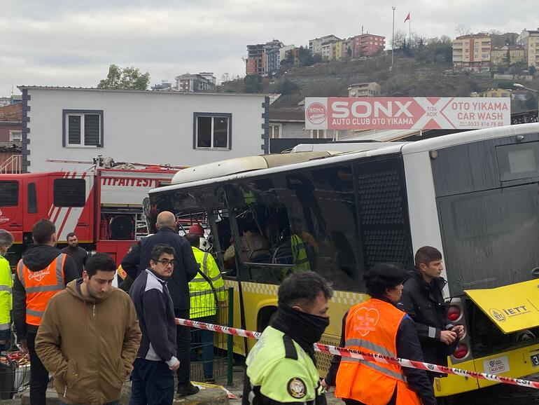 Alibeyköy'de İETT otobüsü ile tramvay çarpıştı: 4'ü ağır 19 yaralı