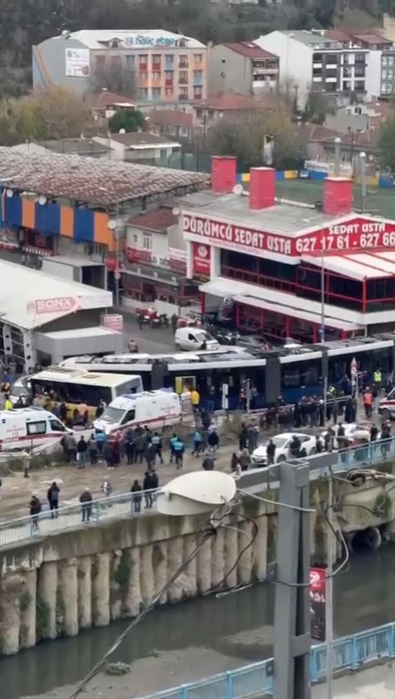 Alibeyköy'de İETT otobüsü ile tramvay çarpıştı: 4'ü ağır 19 yaralı