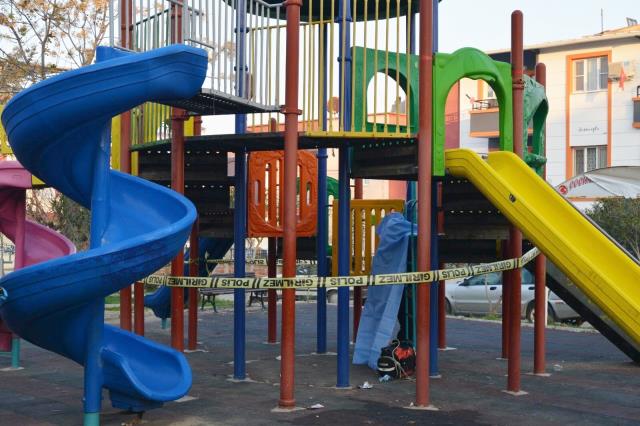 4 çocuk babası adam, parkta kendini asarak intihar etti