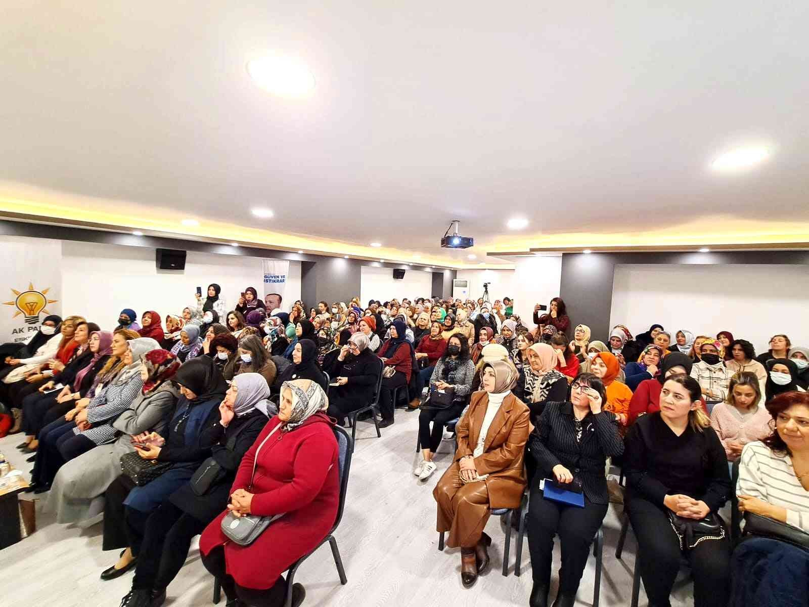 AK Parti Eskişehir’de ‘Siyaset Akademisi Kadın’ programı gerçekleştirildi