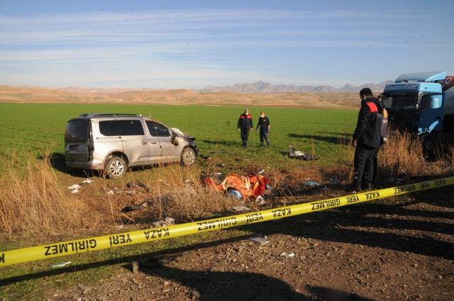 Cizre'de feci kaza: Hurdaya dönen araç 4 kişiye mezar oldu