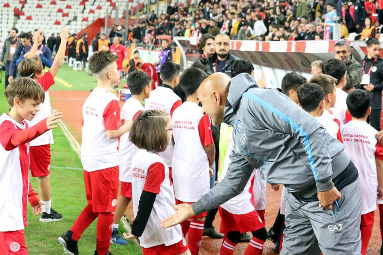 Antalyaspor, hazırlık maçında Napoli'ye 3-2 kaybetti