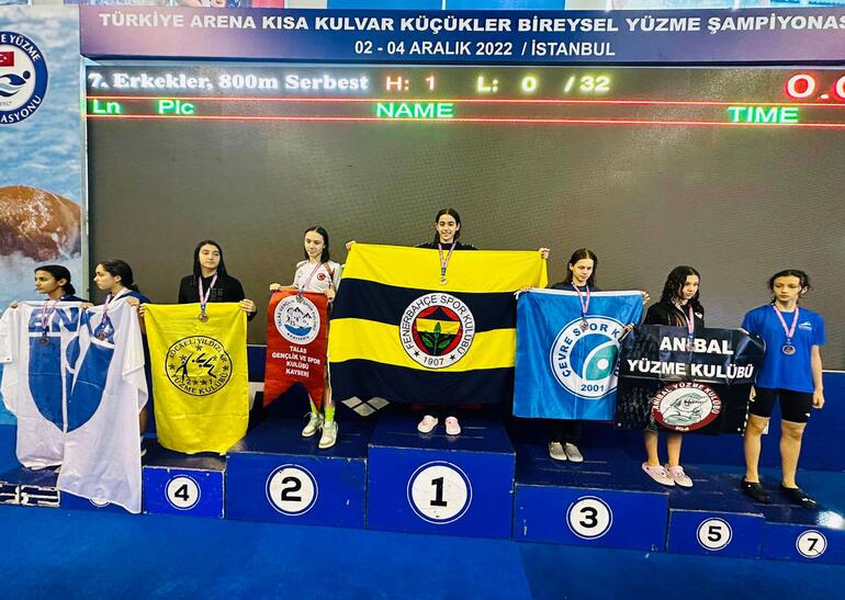 Su korkusunu yenmek için başladığı yüzmede, 3'üncü kez Türkiye şampiyonu oldu