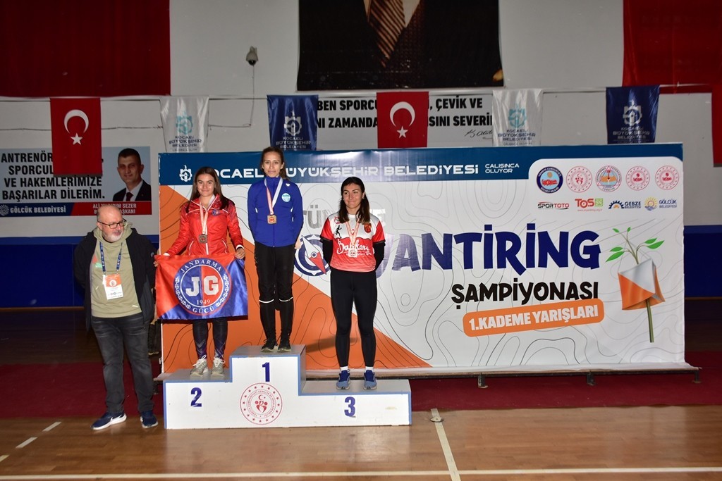 İnönülü sporcular madalya ile döndü