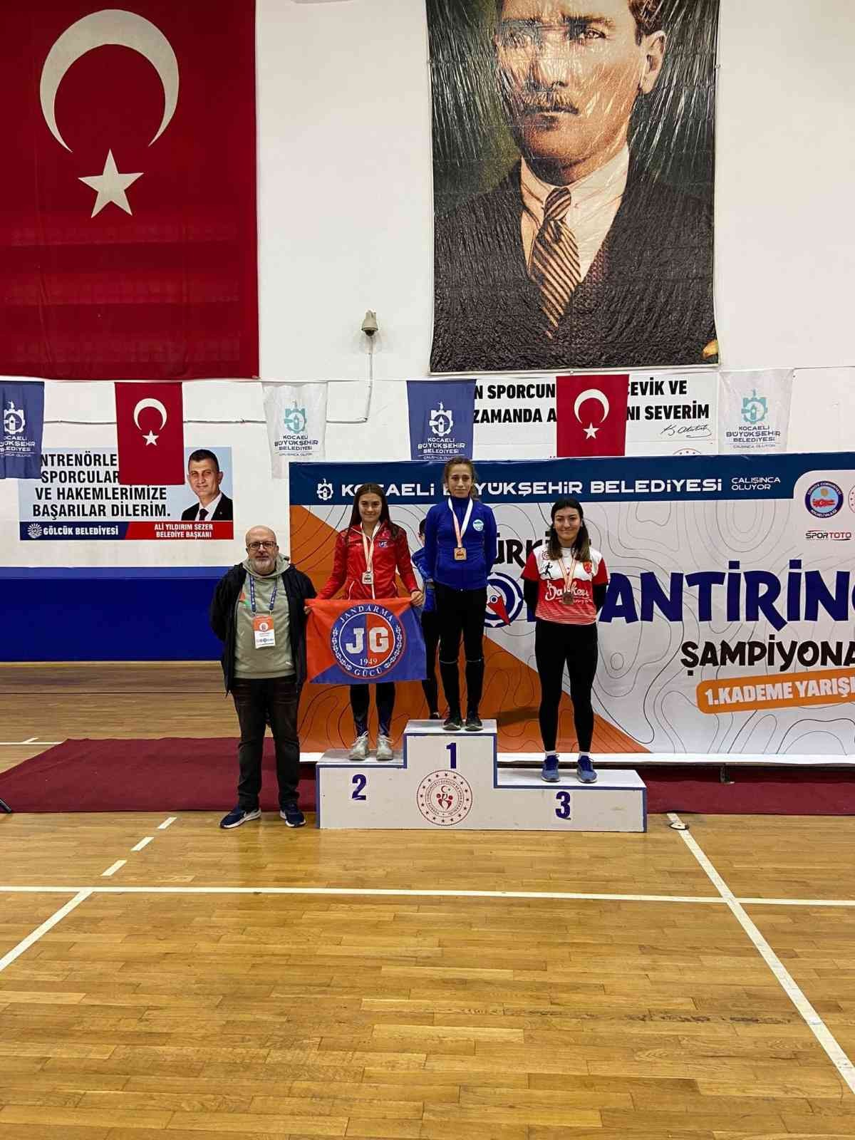 İnönülü sporcular madalya ile döndü