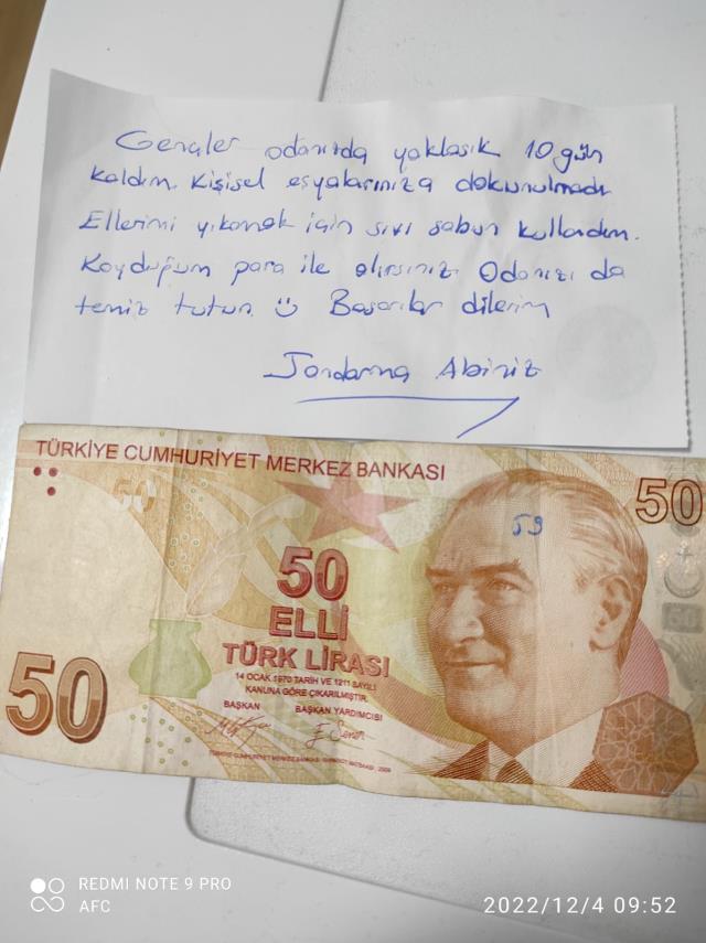 Depremde Düzce'ye gelen destek ekipleri, konakladıkları yurtlarda öğrencilere not ve para bıraktı