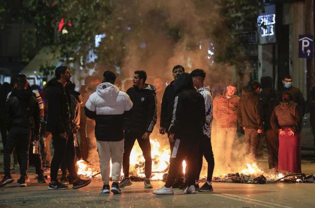 Yunanistan'da polis 16 yaşındaki genci vurdu, halk sokağa döküldü
