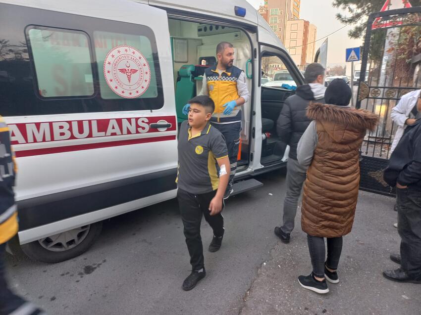 Kayseri'de 5 öğrenci, yedikleri kek sonrası hastanelik oldu