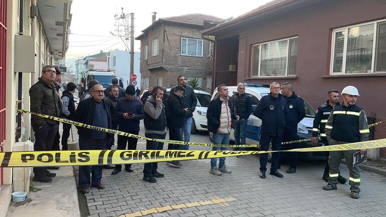 Bursa'da zemininde kayma olan 4 katlı binaya tahliye