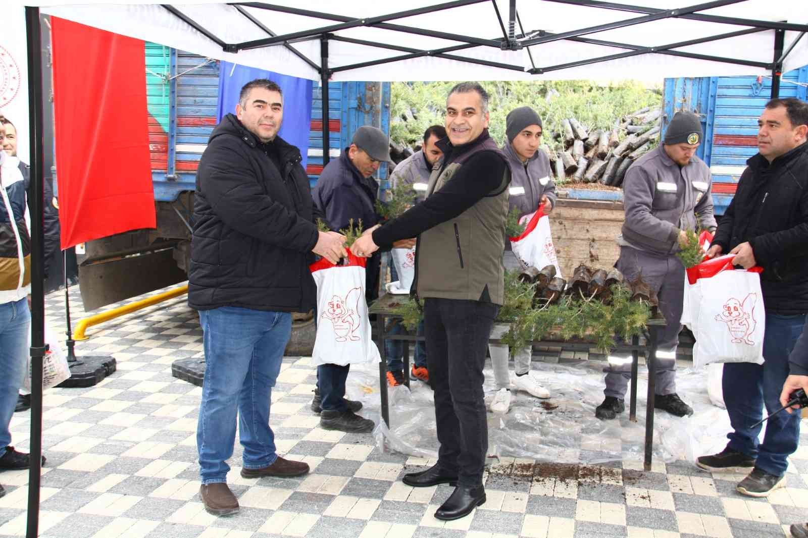 Eskişehir’de “Yeni yıla ağaç keserek değil fidan dikerek girelim” kampanyası
