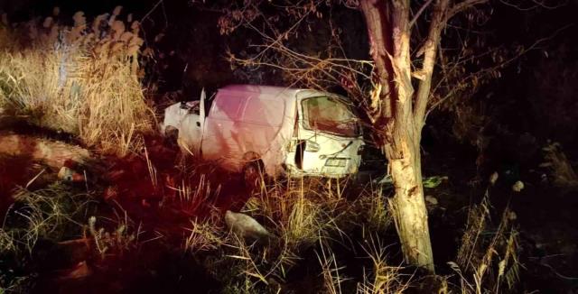 Tarlaya uçan minibüs gence mezar oldu: 1 ölü, 2 yaralı