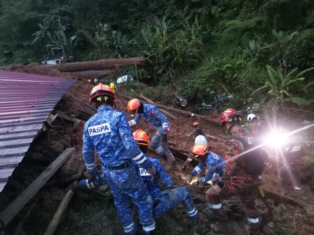 Malezya'da toprak kayması nedeniyle 16 kişi öldü! Kayıp 17 kişi aranıyor