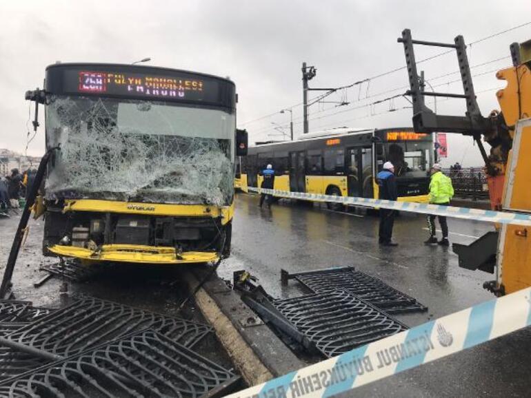 Galata Köprüsü üzerinde İETT otobüsü kaza yaptı: 3 yaralı