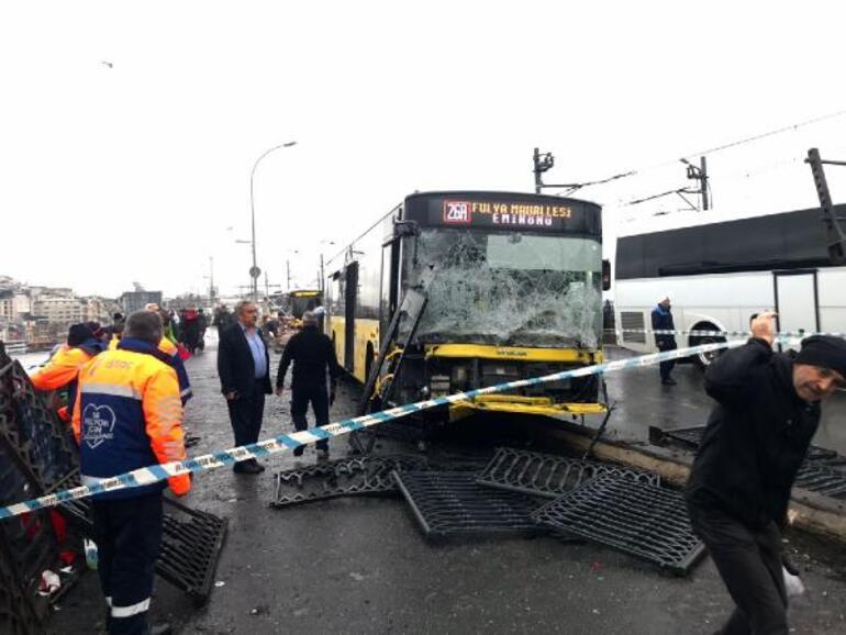 Galata Köprüsü üzerinde İETT otobüsü kaza yaptı: 3 yaralı