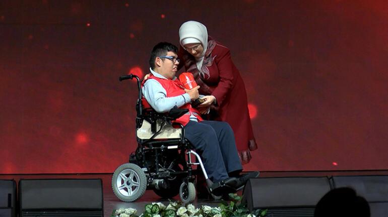 Emine Erdoğan 'Kırmızı Yelek Uluslararası Gönüllülük Ödül Töreni'ne katıldı
