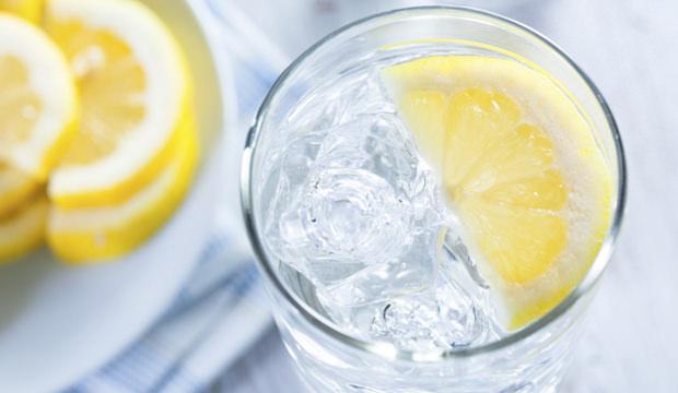 Spordan önce limonlu su içmek ne işe yarar? Her gün limonlu su içmek zayıflatır mı?