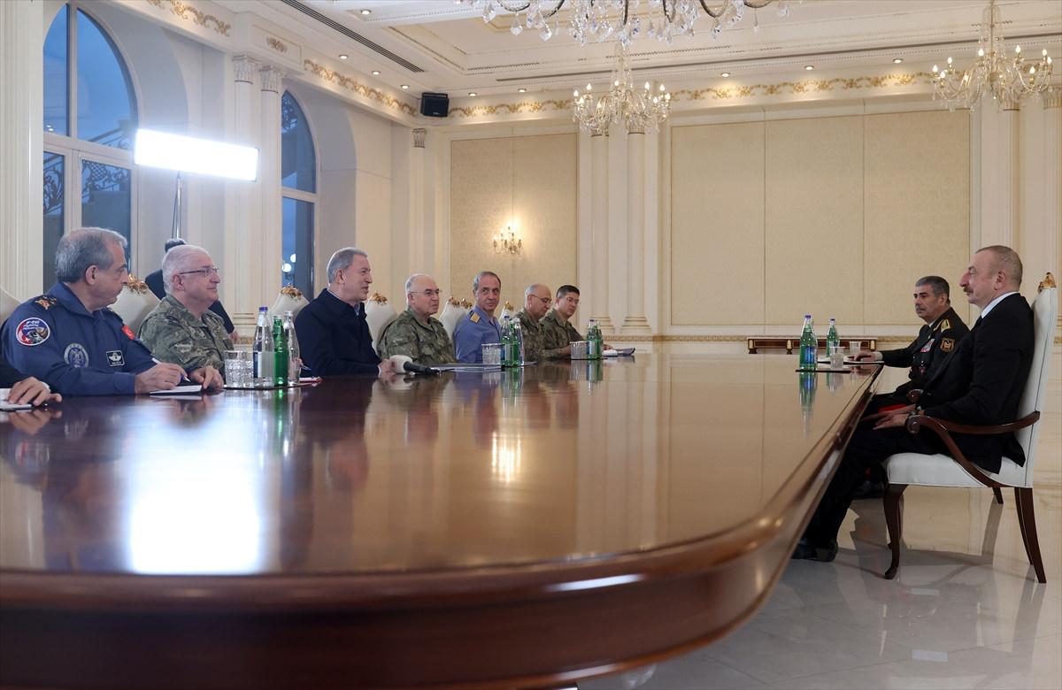 Aliyev, Milli Savunma Bakanı Hulusi Akar ve TSK komuta kademesiyle görüştü