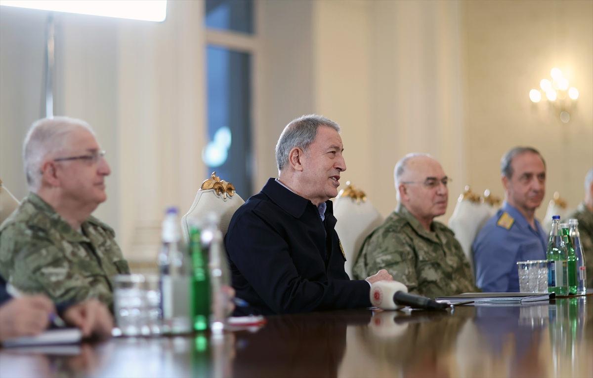 Aliyev, Milli Savunma Bakanı Hulusi Akar ve TSK komuta kademesiyle görüştü