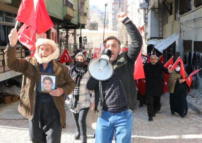 Hakkari'de, ailelerin HDP önündeki eyleminde 37'nci hafta