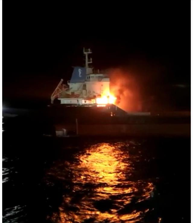 Sinop'taki gemi yangınından sağ kurtulan yedek kaptan korku dolu geceyi anlattı: Bir kişi çıktı karşıma, her tarafı yanıyordu