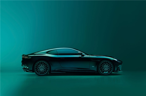 Aston Martin'den Super GT modeline görkemli veda: DBS 770 Ultimate
