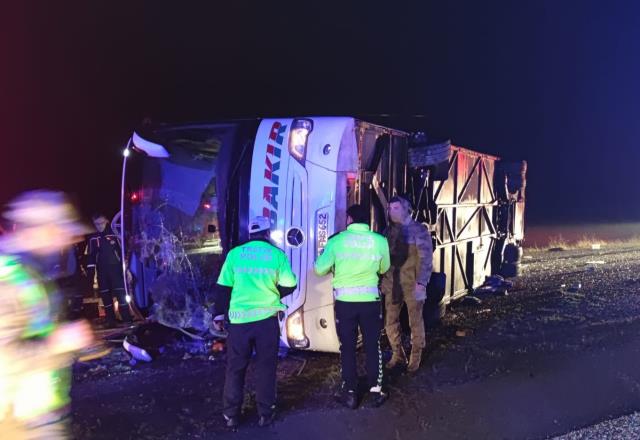 Diyarbakır'da yolcu otobüsü devrildi: 1'i bebek 5 ölü, 23 yaralı