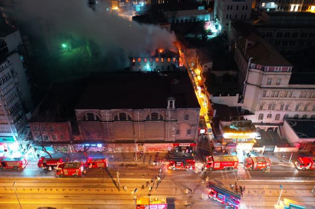 Surp Pırgiç Ermeni Katolik Kilisesi'nde yangın! 2 kişi hayatını kaybetti, 2 kişi yaralandı