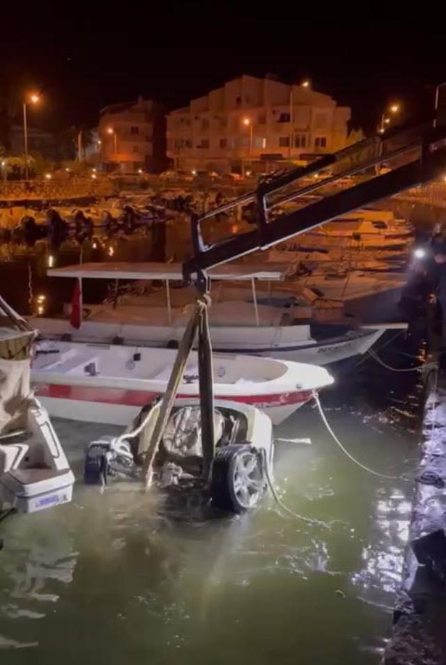 Doğum günü dönüşü dereye uçan araçtaki 2 genç kız hayatını kaybetti! Alkollü sürücü gözaltında