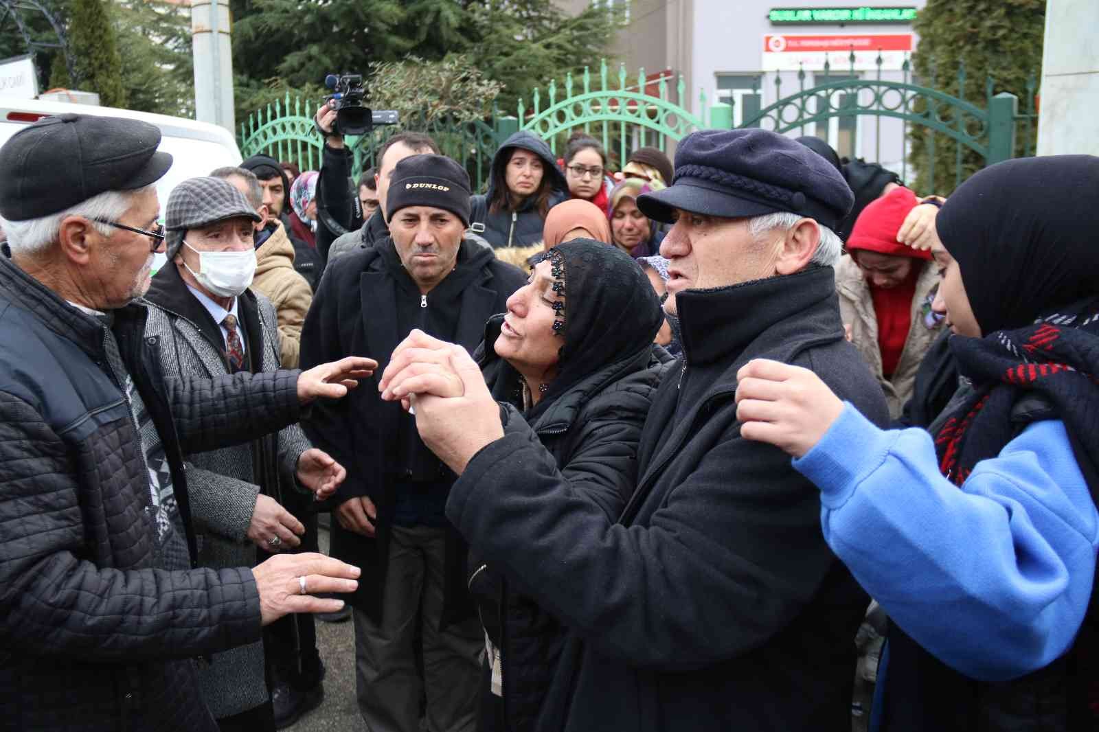 25 yaşındaki Tuğçe, gelinlik örtülü tabutunda son yolculuğuna uğurlandı