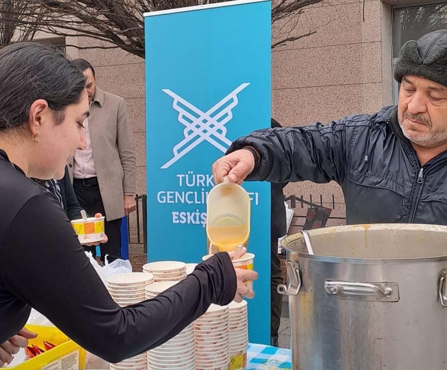 TÜGVA’dan final haftasında öğrencilere çorba ikramı