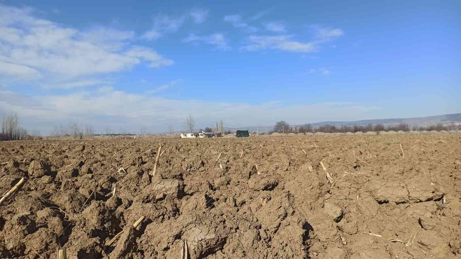 Son 20 yılın en kurak kışı yaşanan Eskişehir’de çiftçi yağış bekliyor