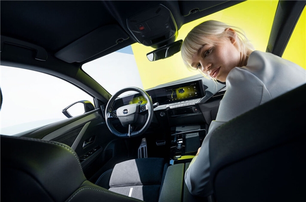Opel Astra GSe ve Astra Sports Tourer GSe'nin detayları açıklandı