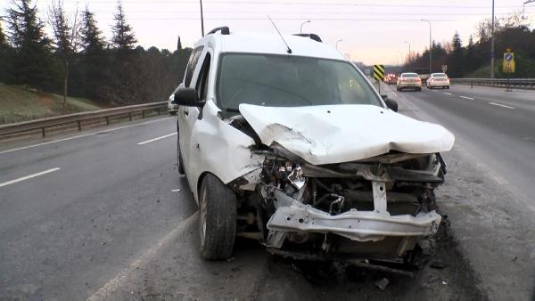 Kaza yapanların yardımına koşan sürücü, minibüsün altında kalarak hayatını kaybetti